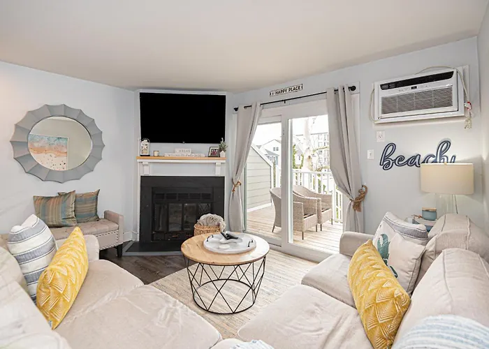 Spacious 3br Townhouse With Pool