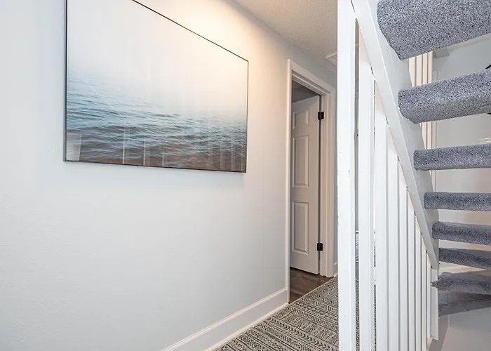 Spacious 3br Townhouse With Pool