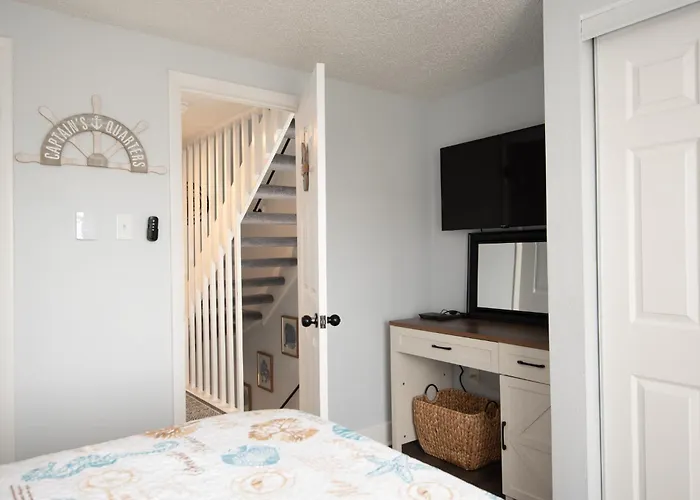 Spacious 3br Townhouse With Pool