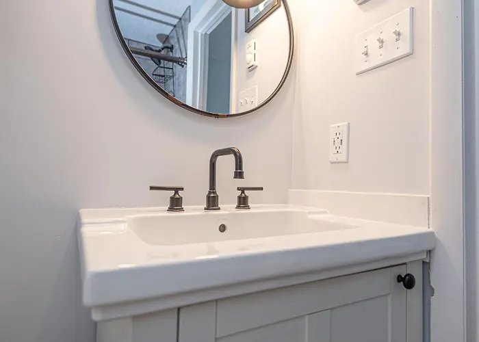 Spacious 3br Townhouse With Pool *