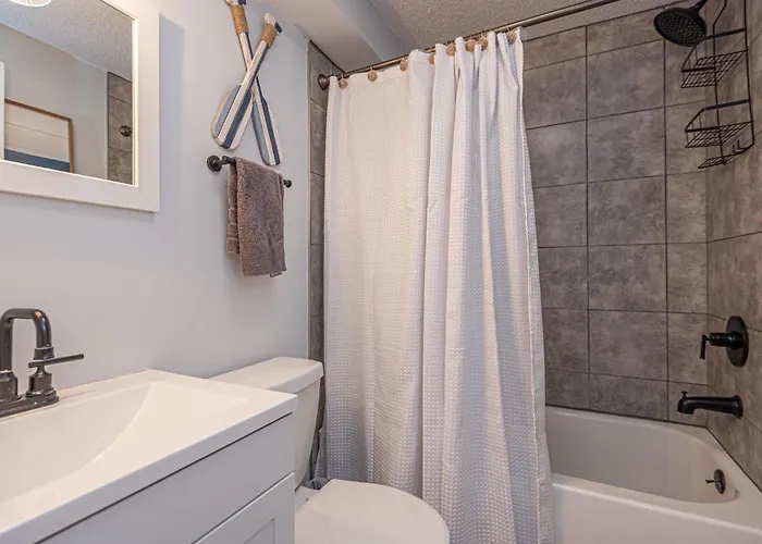 Spacious 3br Townhouse With Pool *