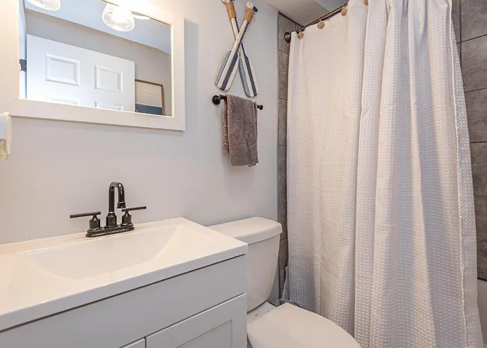Spacious 3br Townhouse With Pool *