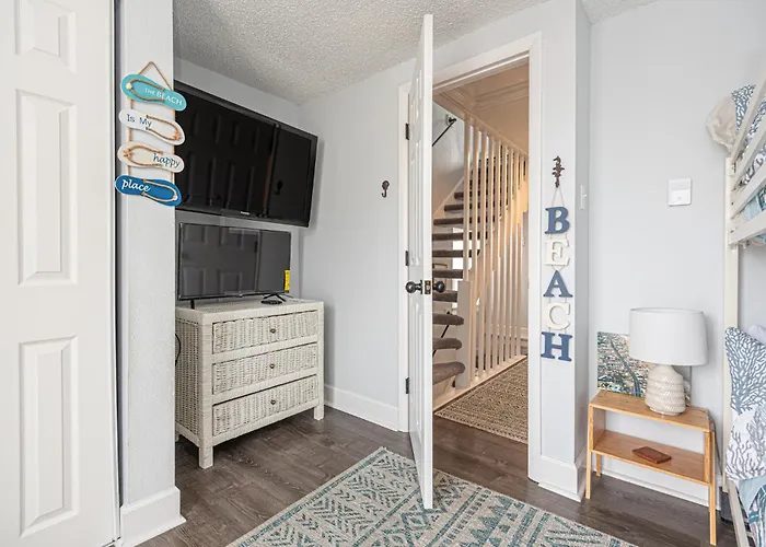 Spacious 3br Townhouse With Pool Ferienhaus Ocean Stadt
