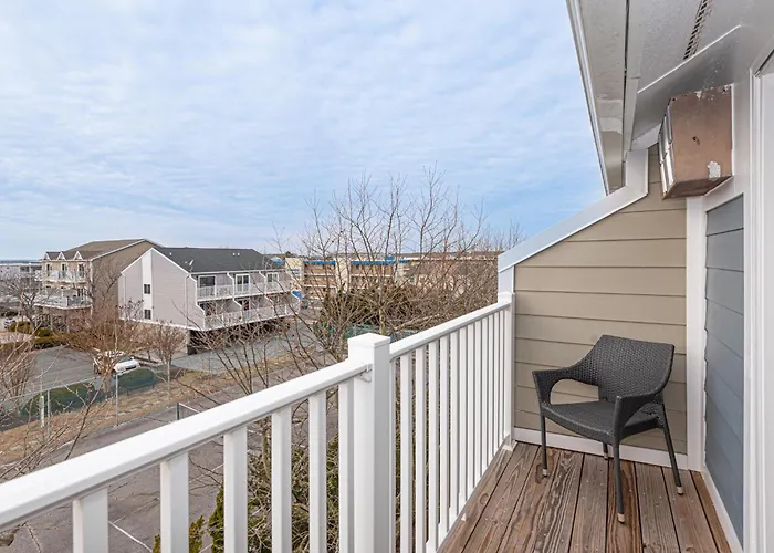Spacious 3br Townhouse With Pool Ferienhaus